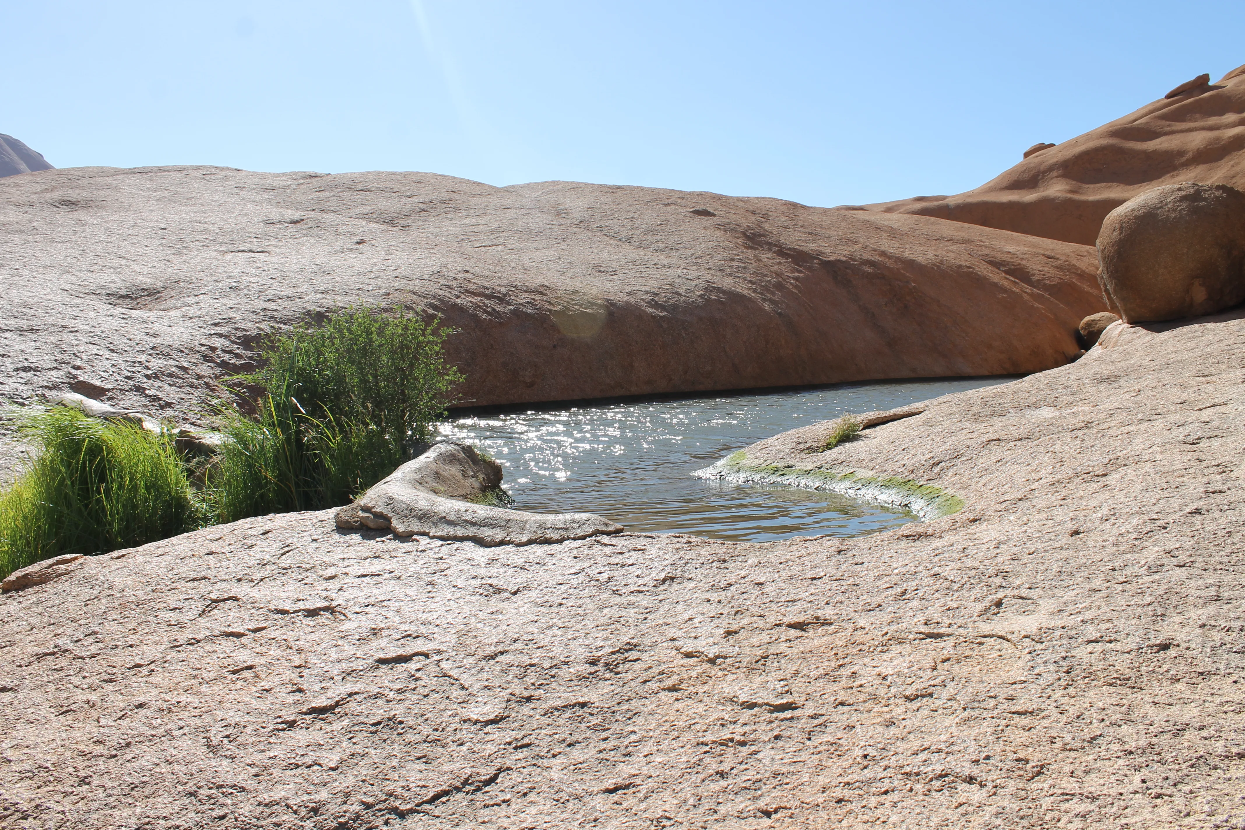 Tourist walking along Spitzkoppe trail with guide